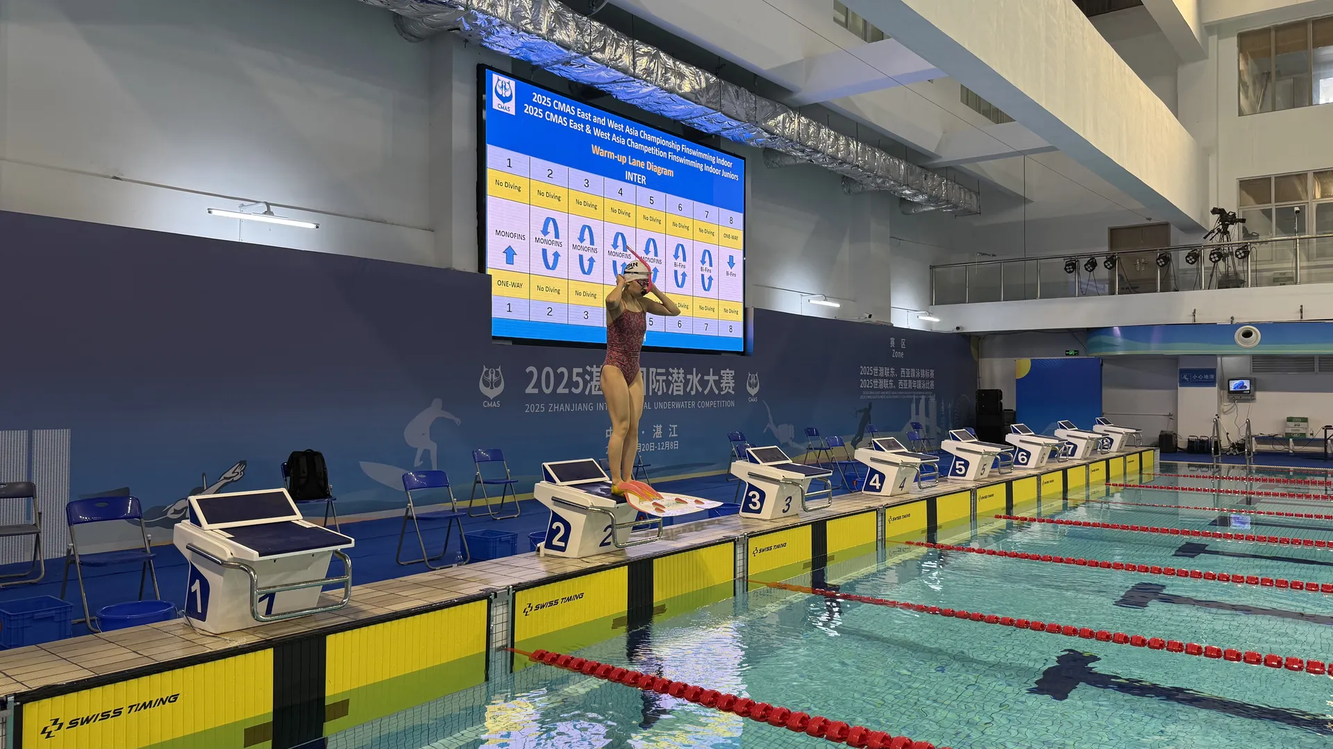 2025 CMAS東西アジア選手権フィンスイミング大会でスタート台に立つ上野愛美香選手