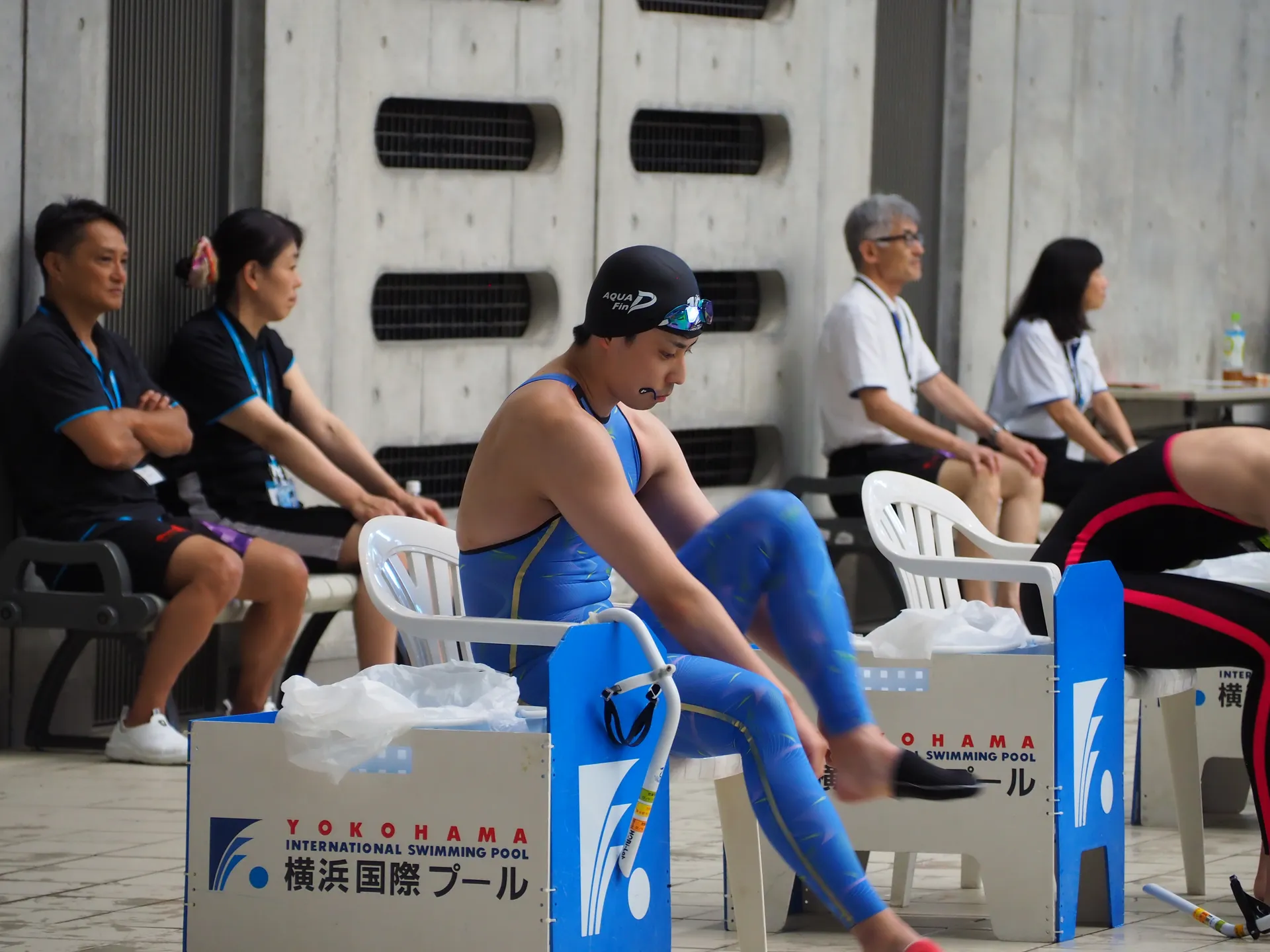 横浜国際プールでフィンスイミング大会に臨むAQUA FinDの選手